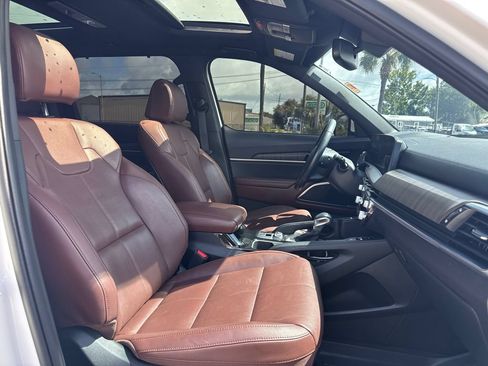 Used 2024 Kia Telluride SX w/ Towing Package FWD image 20
