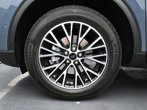 New 2024 Ford Escape PHEV w/ PHEV Premium Package image 29