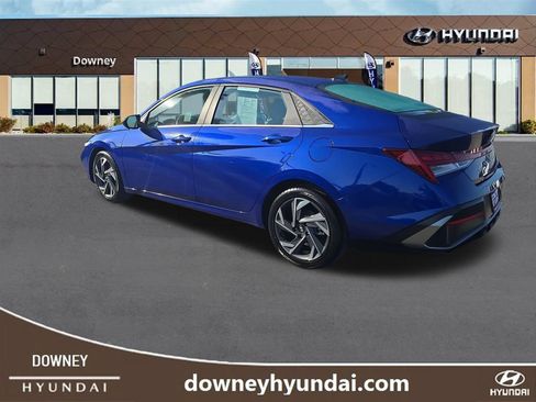 Used 2025 Hyundai Elantra SEL FWD image 3