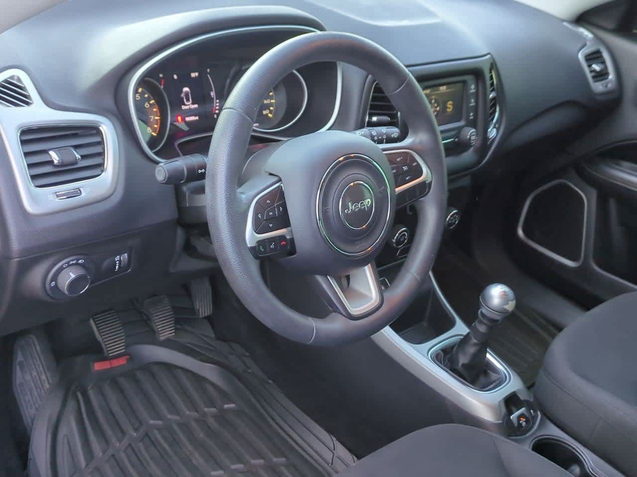 Used 2018 Jeep Compass Sport FWD image 2