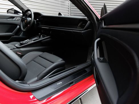 Used 2025 Porsche 911 Carrera GTS image 35