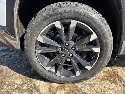 New 2026 Chevrolet Equinox RS w/ Convenience Package III FWD image 9