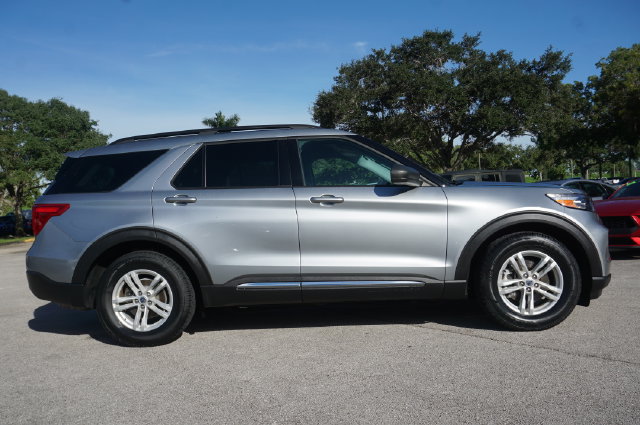 Certified 2024 Ford Explorer XLT RWD image 16