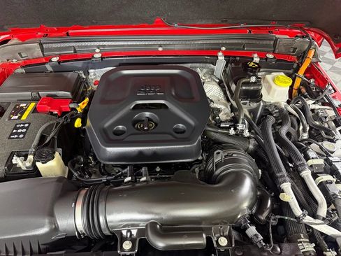 Used 2025 Jeep Wrangler Unlimited Sahara w/ Safety Group AWD/4WD image 34