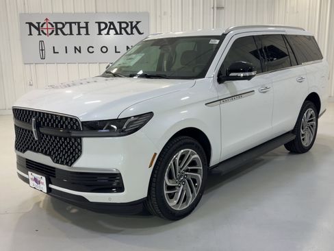 New 2026 Lincoln Navigator Premiere AWD/4WD image 5
