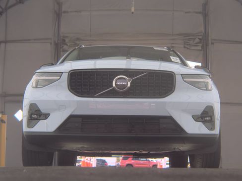 Used 2026 Volvo XC40 B5 Plus AWD/4WD image 4