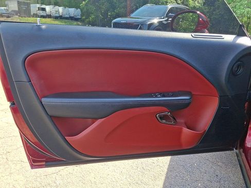 Used 2018 Dodge Challenger SRT Hellcat RWD image 13