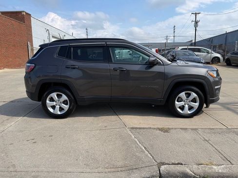 Used 2018 Jeep Compass Latitude w/ Popular Equipment Group AWD/4WD image 5
