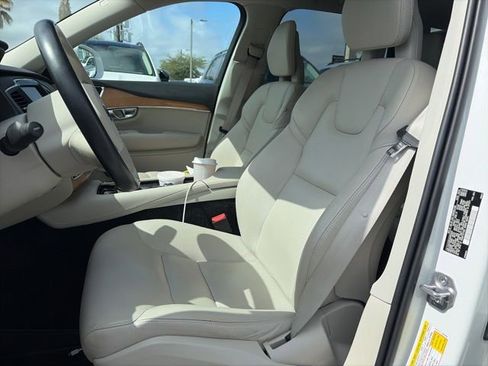Used 2021 Volvo XC90 T6 Momentum AWD/4WD image 11