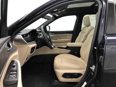 Certified 2024 Jeep Grand Cherokee L Limited w/ Luxury Tech Group II AWD/4WD image 15