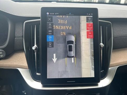 Certified 2025 Volvo XC90 B6 Plus AWD/4WD image 24