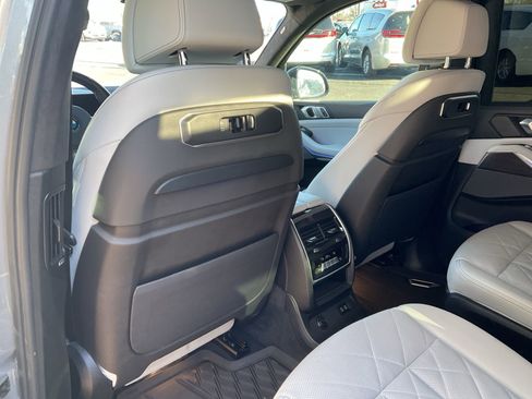 Used 2023 BMW X7 xDrive40i w/ Dynamic Handling Package AWD/4WD image 24
