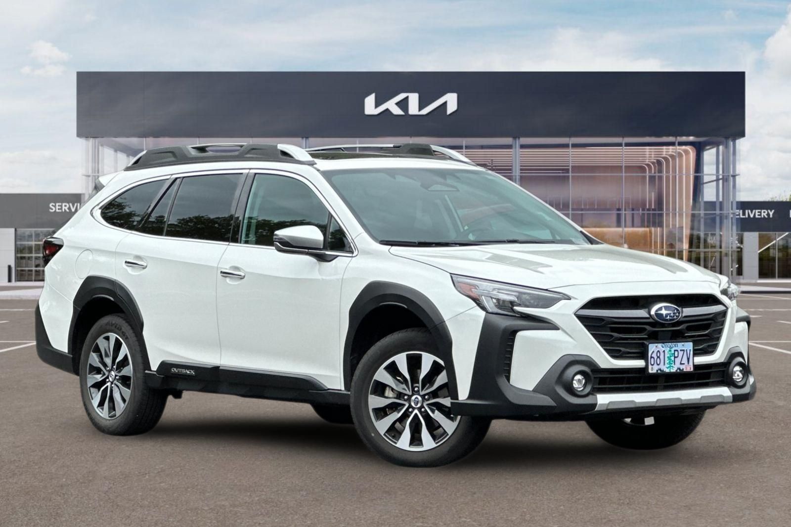 Used 2025 Subaru Outback Touring XT AWD/4WD image 2