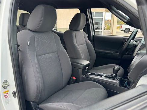 Used 2018 Toyota Tacoma TRD Sport image 36