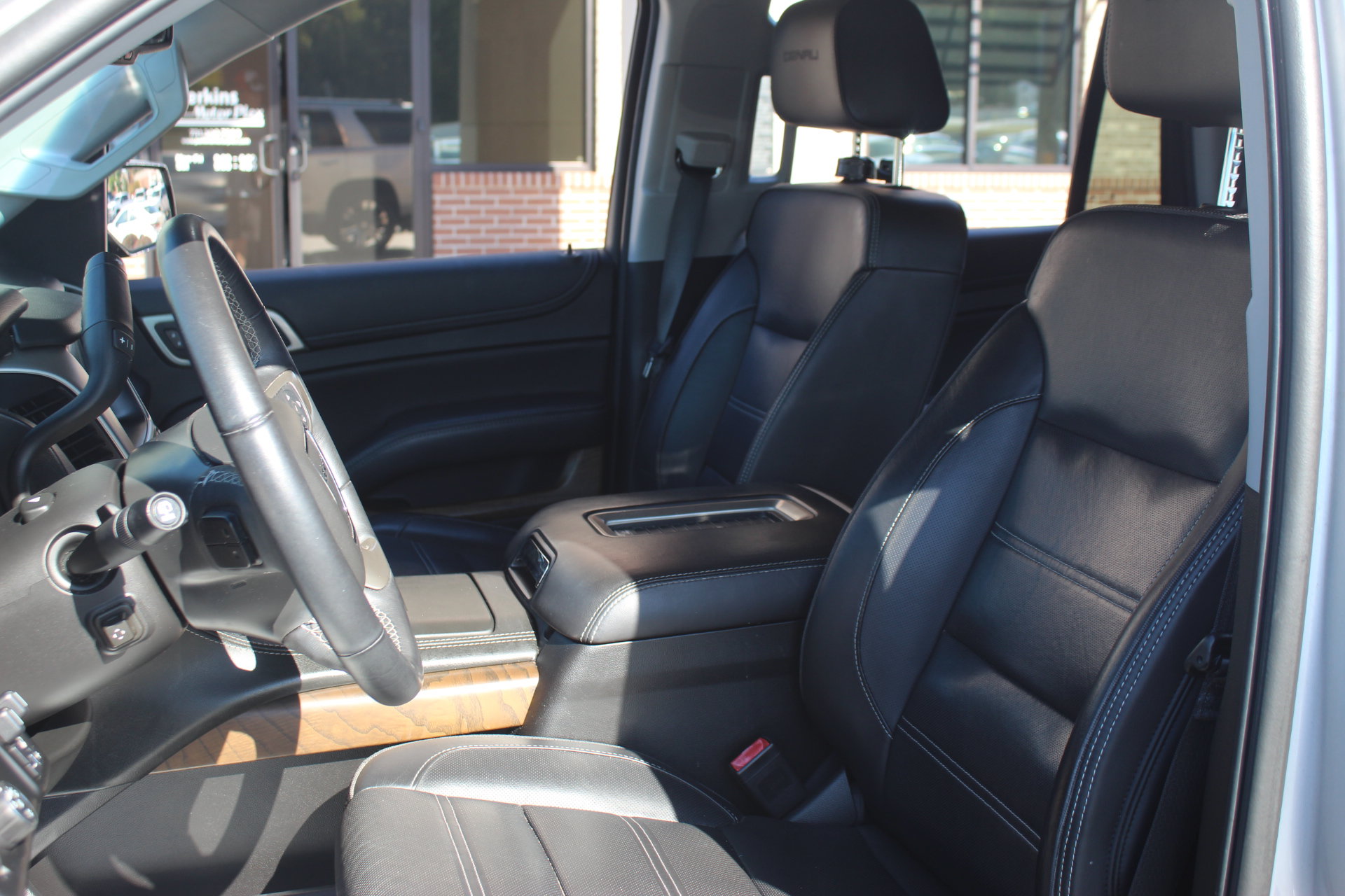 Used 2018 GMC Yukon Denali w/ Denali Ultimate Package RWD image 15