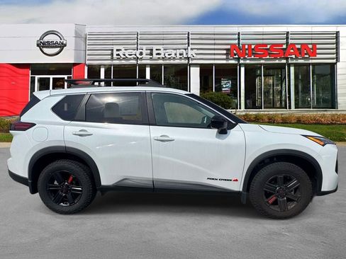 Used 2025 Nissan Rogue SV image 5