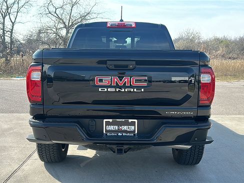Used 2023 GMC Canyon Denali image 7