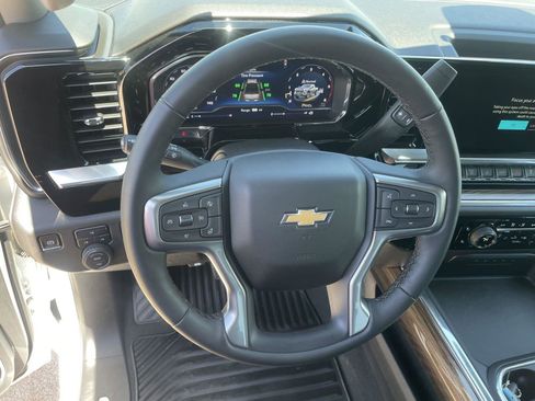 Used 2025 Chevrolet Silverado 2500 LT w/ Convenience Package AWD/4WD image 13