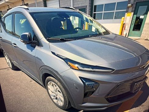 Used 2023 Chevrolet Bolt EUV LT FWD image 3