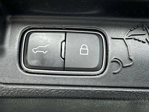 Used 2023 Ford Explorer Limited w/ Limited Technology Package AWD/4WD image 16