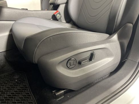 New 2026 Volkswagen Tiguan SE image 11