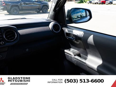 Used 2020 Toyota Tacoma TRD Off-Road AWD/4WD image 12