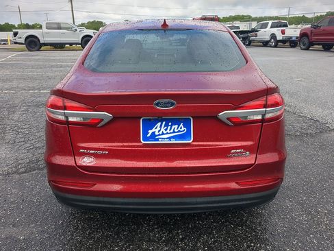 Used 2019 Ford Fusion SEL FWD image 4