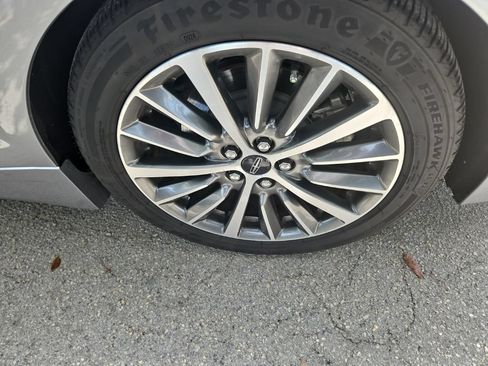 Used 2020 Lincoln MKZ FWD image 11