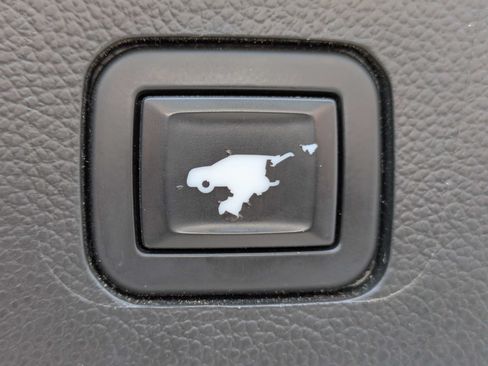 Used 2020 Chevrolet Traverse RS FWD image 8