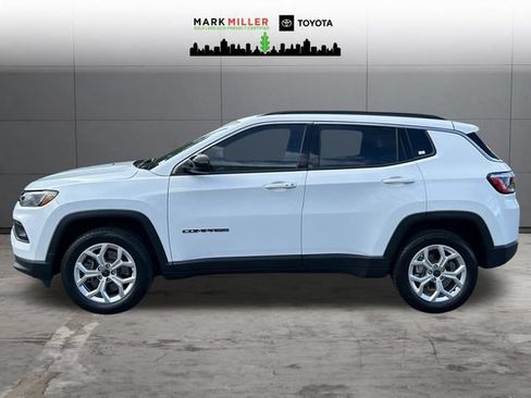 Used 2025 Jeep Compass Latitude AWD/4WD image 2