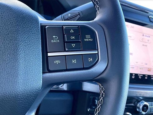 Used 2025 Ford F250 Lariat w/ Black Appearance Package image 14