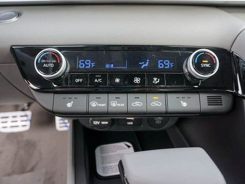 New 2026 Hyundai Elantra SEL Sport Premium FWD image 17