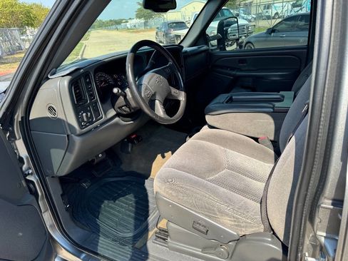 Used 2007 Chevrolet Silverado 3500 LT w/ Heavy-Duty Power Package image 9