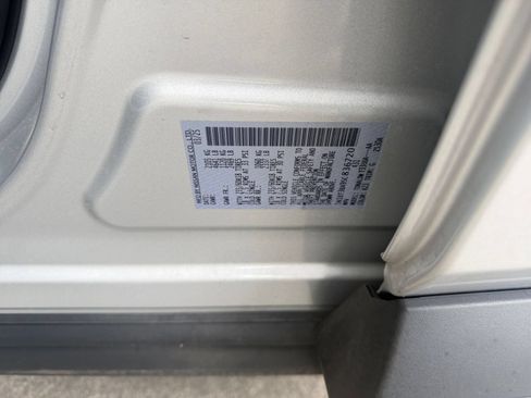 Used 2025 Nissan Rogue SV FWD image 31