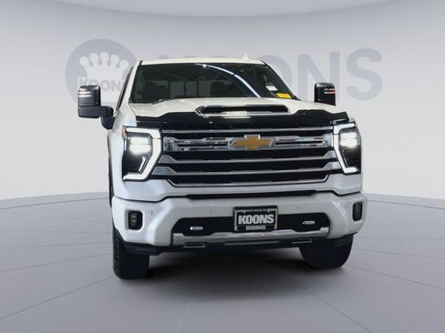 Used 2024 Chevrolet Silverado 2500 High Country w/ Technology Package AWD/4WD image 4