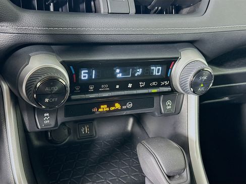 Used 2025 Toyota RAV4 XLE FWD image 23