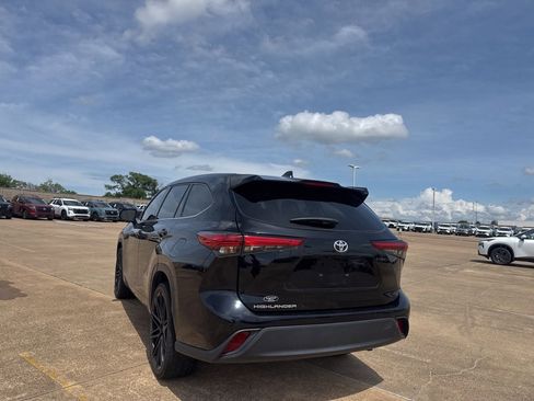 Used 2022 Toyota Highlander L FWD image 14