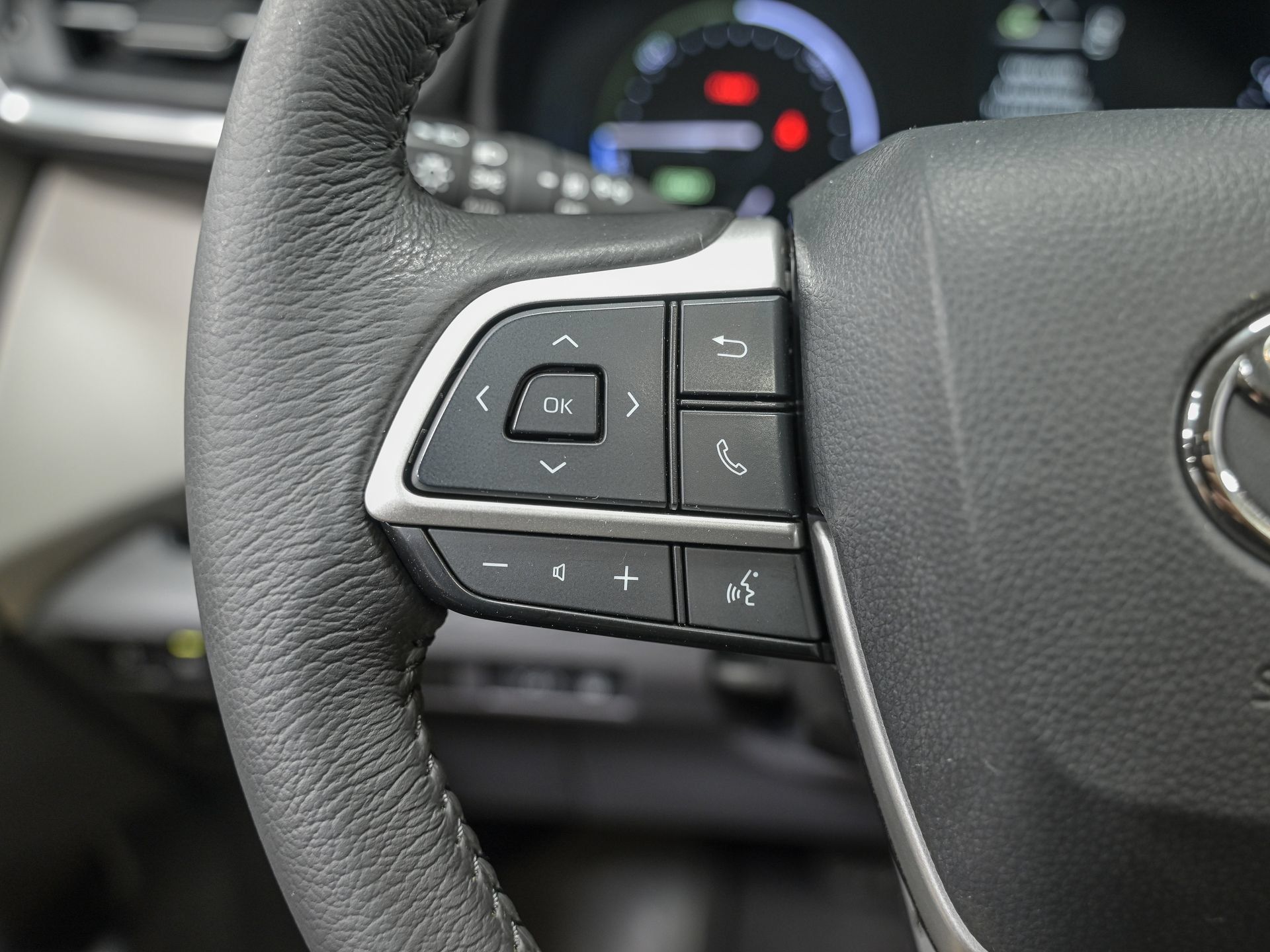 Used 2024 Toyota Sienna XLE w/ XLE Plus Package FWD image 19