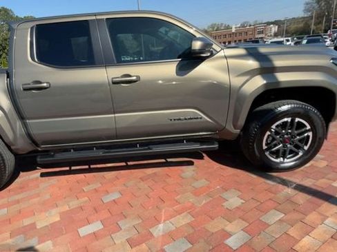 Used 2025 Toyota Tacoma TRD Sport AWD/4WD image 2
