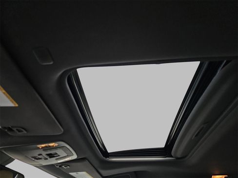 Used 2021 Toyota Sienna XLE image 32