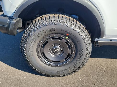 New 2025 Ford Bronco Badlands image 5