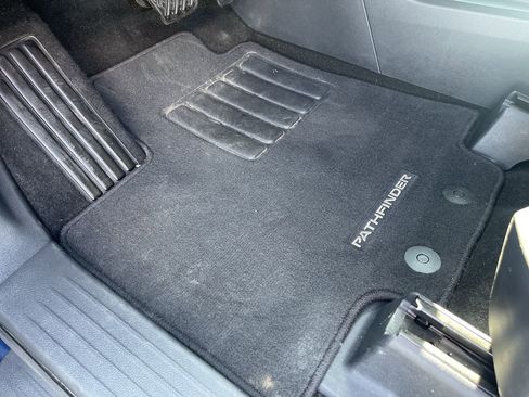 Used 2025 Nissan Pathfinder SV image 33