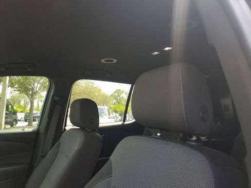 Used 2023 Chevrolet Traverse LT image 25