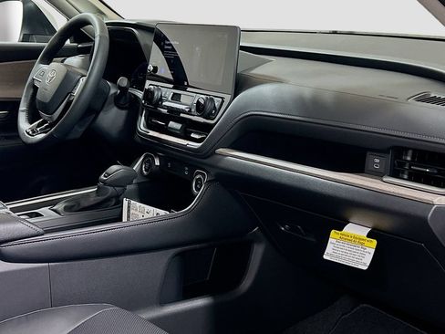 New 2026 Toyota Grand Highlander FWD image 29