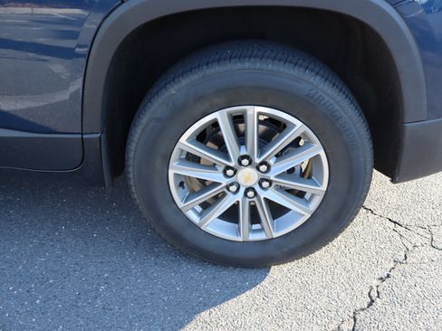 Used 2023 Chevrolet Traverse LT FWD image 42