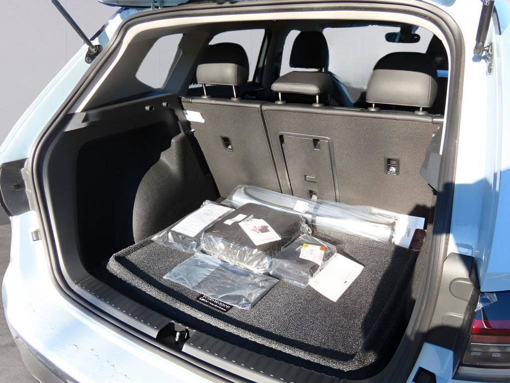 New 2025 Volkswagen Taos SE AWD/4WD image 15