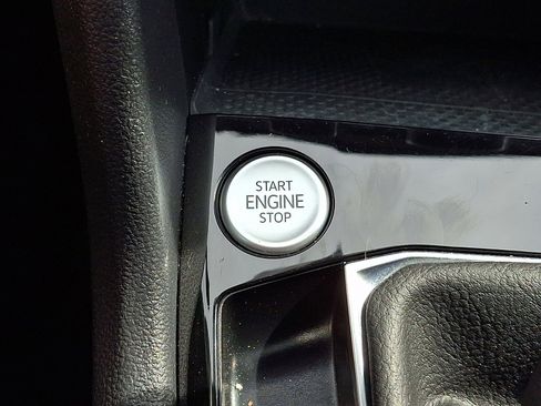 Used 2023 Volkswagen Taos SE w/ Panoramic Sunroof Package image 25