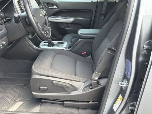 Used 2022 Chevrolet Colorado LT AWD/4WD image 9