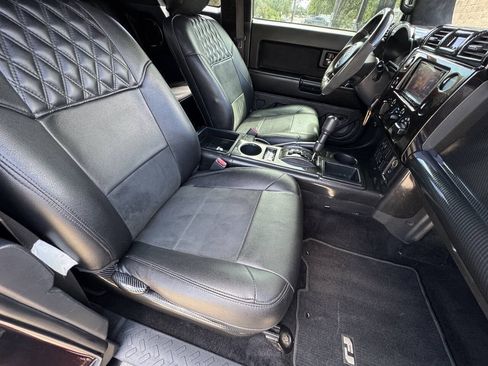 Used 2007 Toyota FJ Cruiser 2WD w/ Convenience Pkg image 60