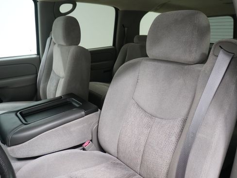 Used 2004 Chevrolet Suburban LS image 9